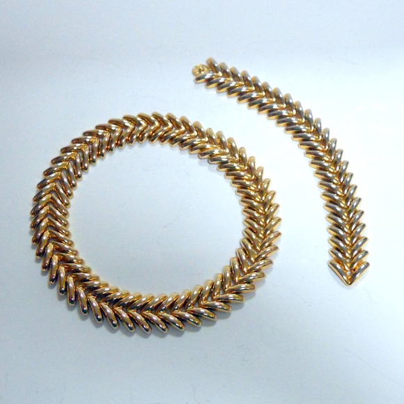 Heavy Goldtone Necklace and Bracelet Set - Picture 1 of 3
